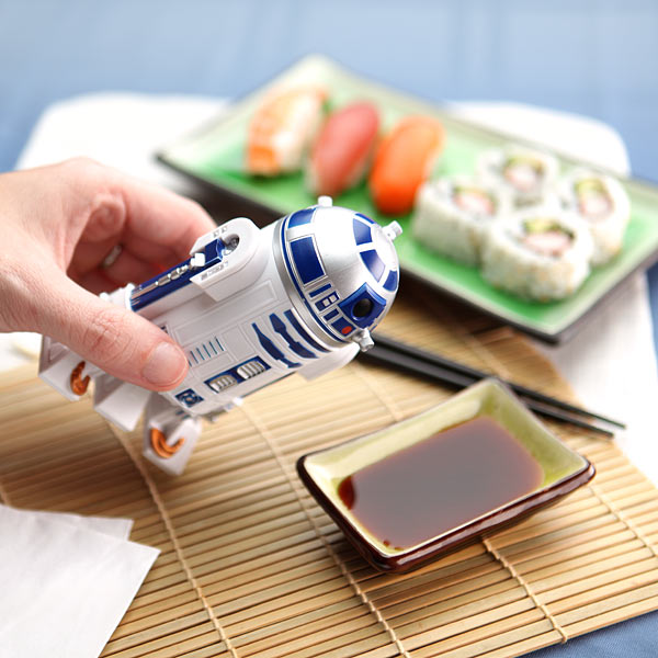 117a_star_wars_soy_sauce_dispenser_inuse