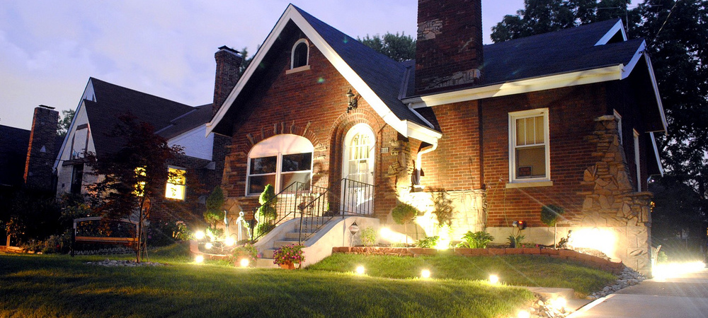 How to Install Landscape Lighting | Dallas Fort Worth ...