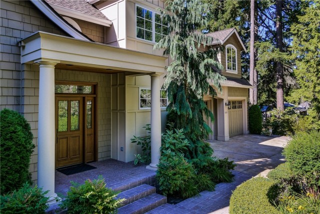 This Bellevue, WA property is listed by Frank Pietromonaco with Coldwell Banker BAIN.