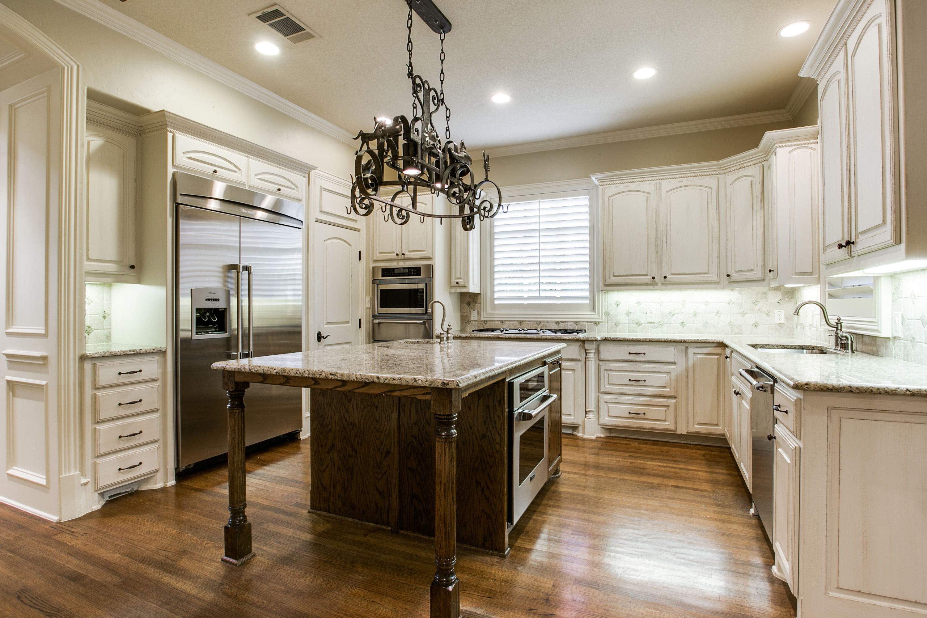White kitchens in Fort Worth