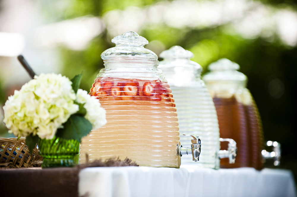 How to Create a Beautiful Drink Station for Your Backyard Party