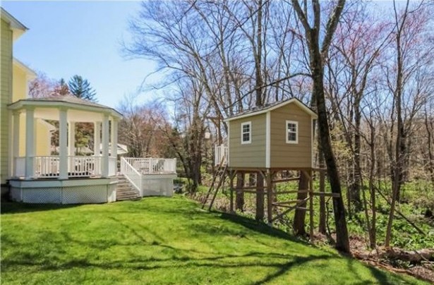 344 Cognewaugh Road, Greenwich, CT listed by Joseph Porricelli with Coldwell Banker Residential Brokerage
