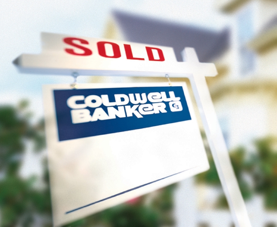 sold sign on lawn of house