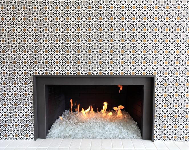 Clear Glass stones in the modern gas fireplace. Dancing flames,black metal fireplace with Wallpaper surround.